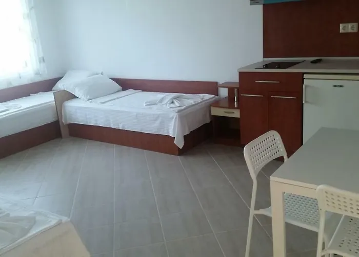 Blue House Gazde/Camere de închiriat